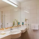 R&r Strandhotel Otel 4*