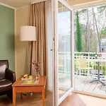 R&r Strandhotel Otel 4*