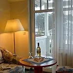 R&r Strandhotel Otel 4*