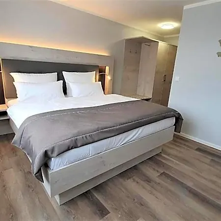 R&r Strandhotel فندق